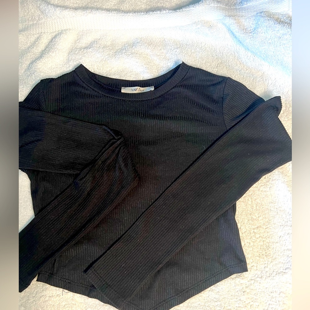 Long sleeve black crop top